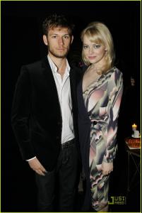 emma_stone_alex_pettyfer_lv_03.JPG