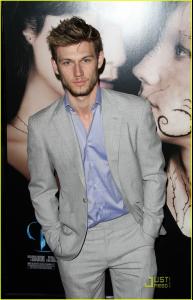alex_pettyfer_beastly_premiere_08.jpg
