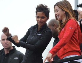 celebrity_paradise.com_Halle_Berry_Revlon_12.jpg