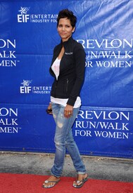 celebrity_paradise.com_Halle_Berry_Revlon_120.jpg