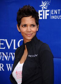celebrity_paradise.com_Halle_Berry_Revlon_122.jpg