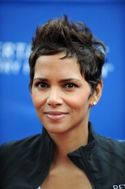 celebrity_paradise.com_Halle_Berry_Revlon_134.jpg