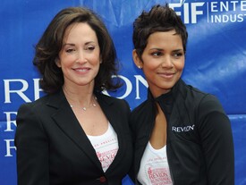 celebrity_paradise.com_Halle_Berry_Revlon_151.jpg