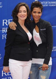 celebrity_paradise.com_Halle_Berry_Revlon_161.jpg