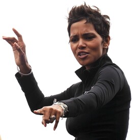 celebrity_paradise.com_Halle_Berry_Revlon_41.jpg