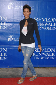 celebrity_paradise.com_Halle_Berry_Revlon_82.jpg