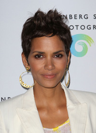 HalleBerryBeautyCultureOpeningNightatTheAnnenbergSpaceForPhotographyinCenturyCity19.5.2011_02.jpg