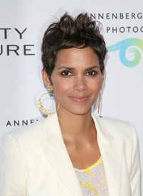 HalleBerryBeautyCultureOpeningNightatTheAnnenbergSpaceForPhotographyinCenturyCity19.5.2011_06.jpg