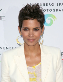 HalleBerryBeautyCultureOpeningNightatTheAnnenbergSpaceForPhotographyinCenturyCity19.5.2011_09.jpg