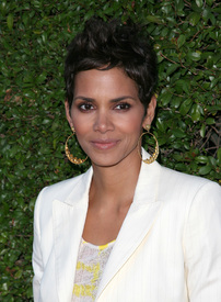 HalleBerryBeautyCultureOpeningNightatTheAnnenbergSpaceForPhotographyinCenturyCity19.5.2011_12.jpg