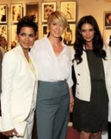 th_HalleBerryBeautyCultureOpeningNightatTheAnnenbergSpaceForPhotographyinCenturyCity19.5.2011_36.jpg