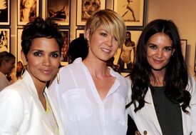 HalleBerryBeautyCultureOpeningNightatTheAnnenbergSpaceForPhotographyinCenturyCity19.5.2011_40.jpg