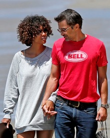 Halle Berry at the beach in Malibu 27.5.2012_06.jpg