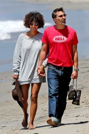 Halle Berry at the beach in Malibu 27.5.2012_12.jpg