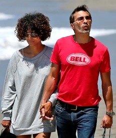 Halle Berry at the beach in Malibu 27.5.2012_17.jpg
