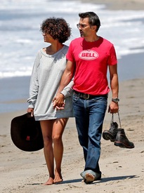 Halle Berry at the beach in Malibu 27.5.2012_19.jpg