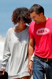 Halle Berry at the beach in Malibu 27.5.2012_26.jpg