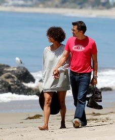 Halle Berry at the beach in Malibu 27.5.2012_32.jpg