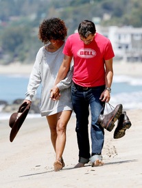 Halle Berry at the beach in Malibu 27.5.2012_33.jpg