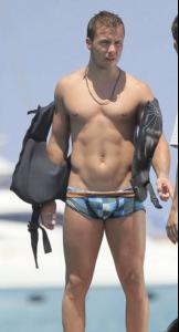 post-72008-0-23240800-1367799903_thumb.j