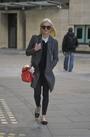 937336941_FearneCotton17_122_144lo.jpg