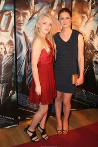 83176_Evanna_Lynch_and_Bonnie_Wright_july162009-002_122_487lo.jpg