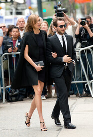 Karlie_Kloss_L_Wren_Scott_Memorial_Service_lv_Jq_F.jpg