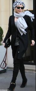 kylie_minogue_1_31_08_2_Yves_Saint_Laurent_Paris.jpg