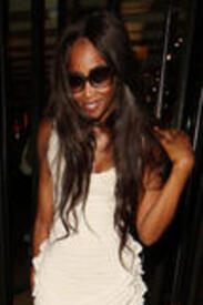 Naomi_Campbell_leaving_Cipriani_restaurant_in_Mayfair_03.jpg