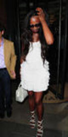 Naomi_Campbell_leaving_Cipriani_restaurant_in_Mayfair_04.jpg
