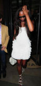 Naomi_Campbell_leaving_Cipriani_restaurant_in_Mayfair_05.jpg
