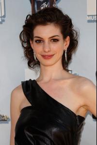 Anne_Hathaway___2008_MTV_Movie_Awards__Los_Angeles__2008._06._01.jpg