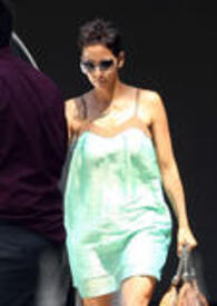 th_Preppie_-_Halle_Berry_at_a_spa_in_West_Hollywood_-_June_18_2009_956.jpg