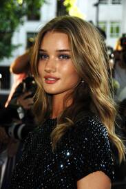 09822-rosie-huntington-whiteley-950-122-.jpg