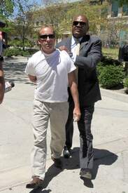 Paris_Hilton_walking_into_the_Van_Nuys_Courthouse_010.jpg