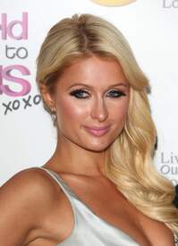 Paris_Hilton_at_The_World_According_To_Paris_premiere_at_the_Roosevelt_Hotel_0294.jpg