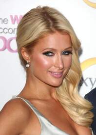 Paris_Hilton_at_The_World_According_To_Paris_premiere_at_the_Roosevelt_Hotel_0296.jpg
