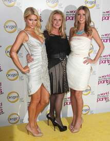 Paris_Hilton_at_The_World_According_To_Paris_premiere_at_the_Roosevelt_Hotel_0306.jpg