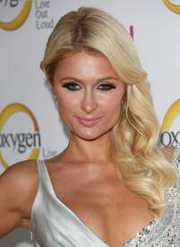Paris_Hilton_at_The_World_According_To_Paris_premiere_at_the_Roosevelt_Hotel_0320.jpg