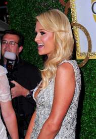 Paris_Hilton_The_World_According_To_Paris_Series_Premiere_034.jpg