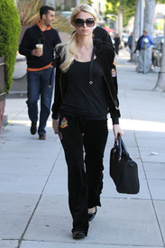 celebrity_paradise.com_TheElder_ParisHilton2011_05_25_spottedoutandaboutinLosAngeles8.JPG