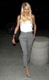 th_celebrity_paradise.com_TheElder_ParisHilton2011_05_27_arrivingforaflightatLAXairport9.jpg
