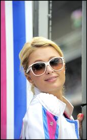 celebrity_paradise.com_TheElder_ParisHilton2011_06_05_beforetheSpanishGrandPrixattheMontmelo15.jpg