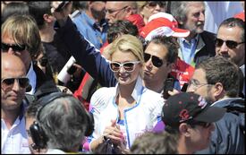 celebrity_paradise.com_TheElder_ParisHilton2011_06_05_beforetheSpanishGrandPrixattheMontmelo21.jpg