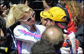 celebrity_paradise.com_TheElder_ParisHilton2011_06_05_beforetheSpanishGrandPrixattheMontmelo25.jpg