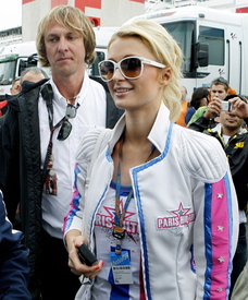 celebrity_paradise.com_TheElder_ParisHilton2011_06_05_beforetheSpanishGrandPrixattheMontmelo3.jpg