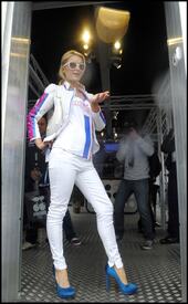 celebrity_paradise.com_TheElder_ParisHilton2011_06_05_beforetheSpanishGrandPrixattheMontmelo32.jpg