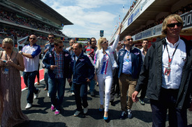 celebrity_paradise.com_TheElder_ParisHilton2011_06_05_beforetheSpanishGrandPrixattheMontmelo36.jpg