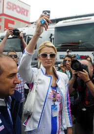 celebrity_paradise.com_TheElder_ParisHilton2011_06_05_beforetheSpanishGrandPrixattheMontmelo41.jpg