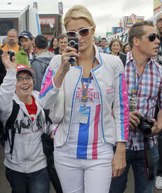 celebrity_paradise.com_TheElder_ParisHilton2011_06_05_beforetheSpanishGrandPrixattheMontmelo5.jpg